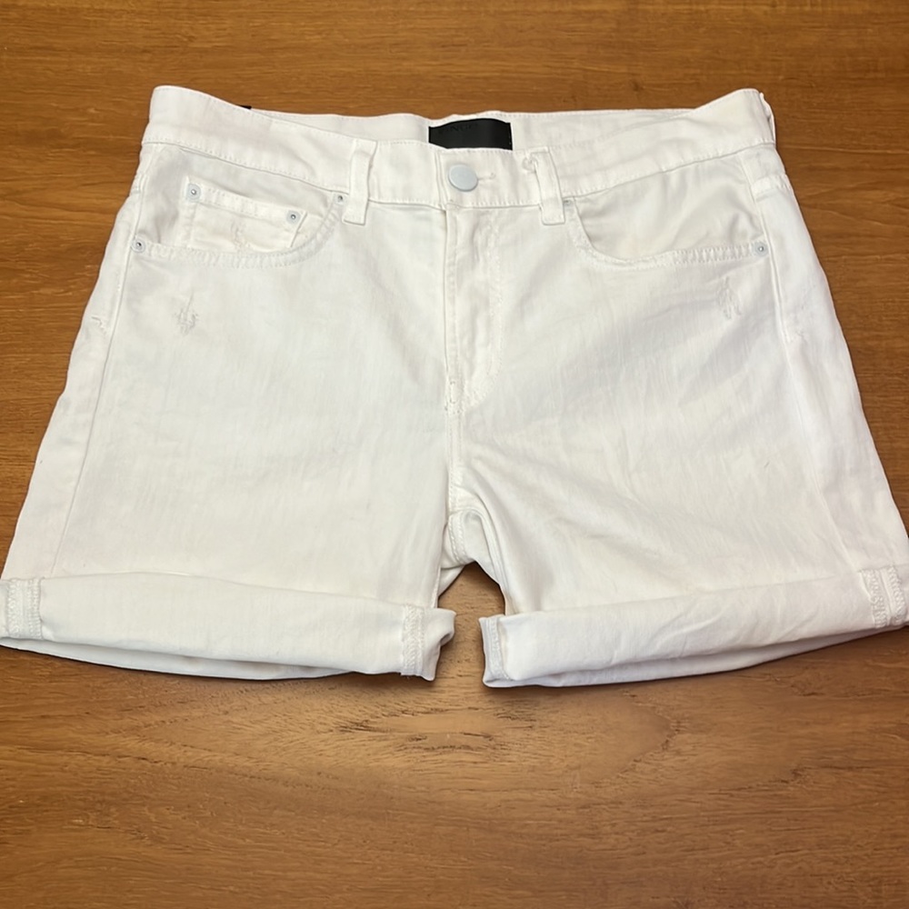 Vince 5 Pocket Relaxed Rolled Jean Short in Optic White, 9.5” Rise, Size 28